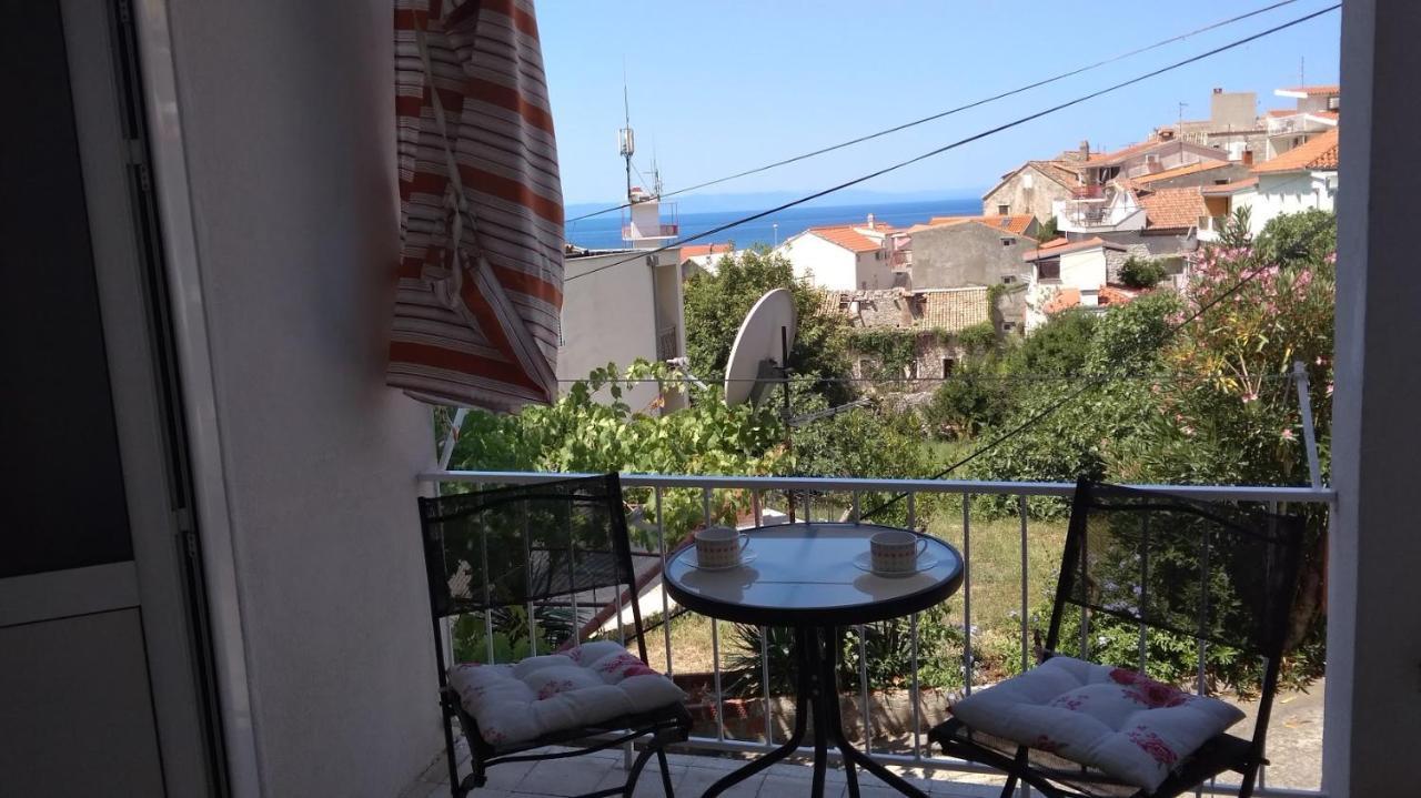 Apartment For 6 In Makarska Centar Buitenkant foto