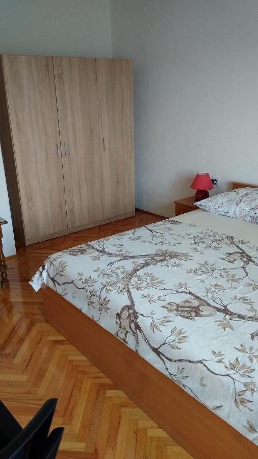Apartment For 6 In Makarska Centar Buitenkant foto