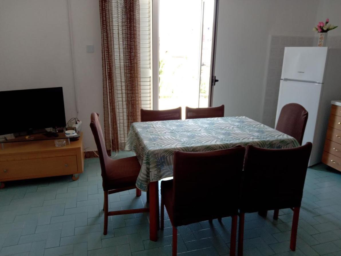 Apartment For 6 In Makarska Centar Buitenkant foto