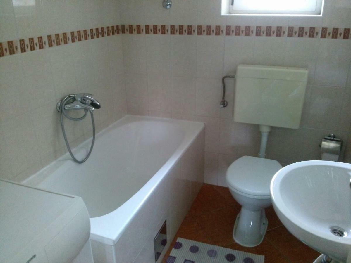Apartment For 6 In Makarska Centar Buitenkant foto